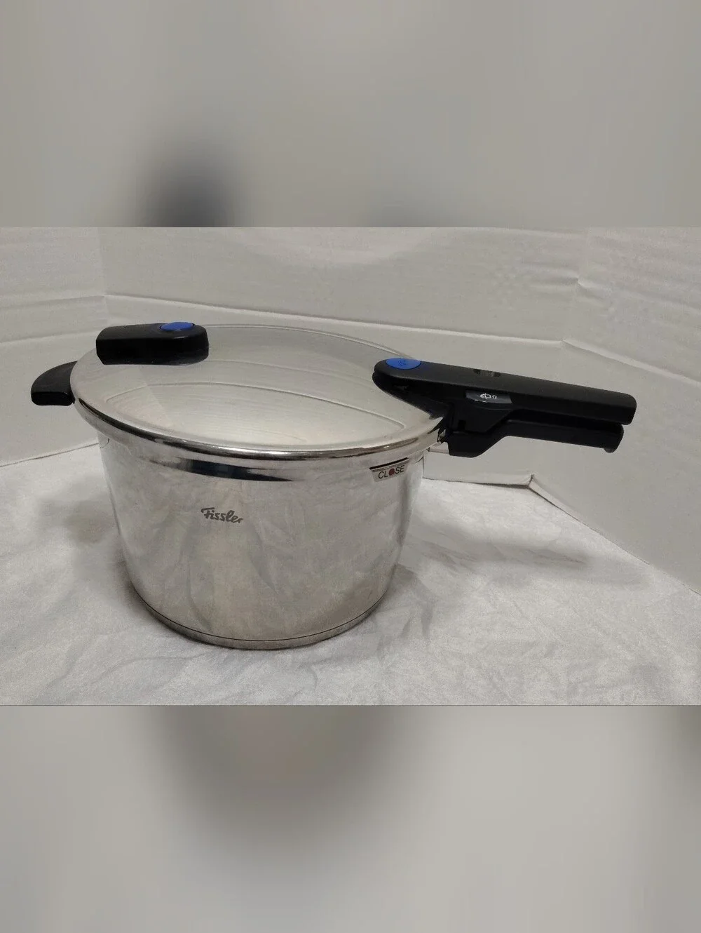 Fissler Vitaquick 8QT Premium Pressure Cooker Stainless Mande In Germany